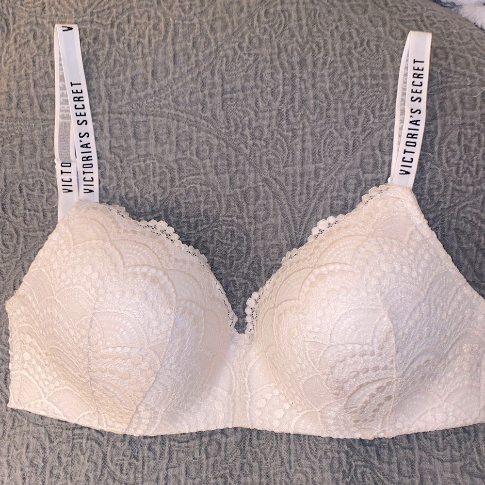Victoria’s Secret wireless lace bra